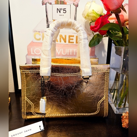 Marc Jacobs Crinkle Cruiser Gold  Metallic Satchel . - Picture 3 of 10